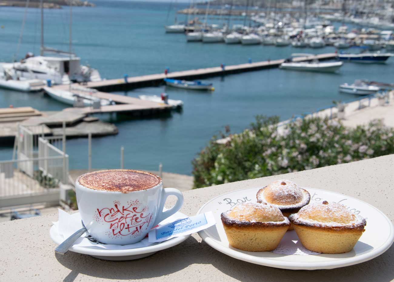 cappuccino e pasticciotti vista mare - colazine vista mare santa maria di leuca